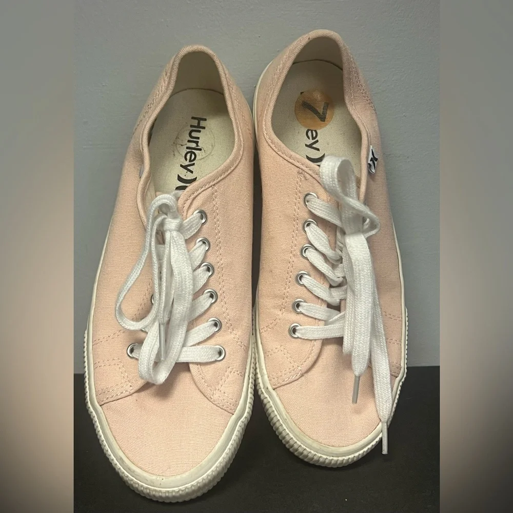 Hurley- Girls Pink Sneaker Shoes,Size:7, Pre-Owned, could use washing on bottoms